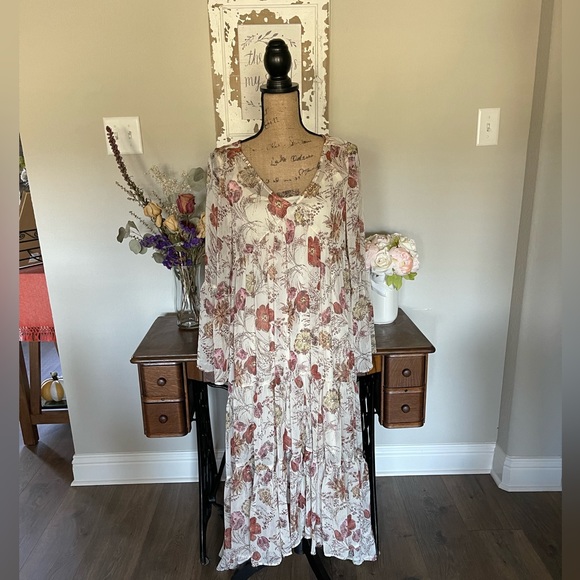 Mossimo Supply Co. Dresses & Skirts - Mossimo Ladies Feminine and flowy dress